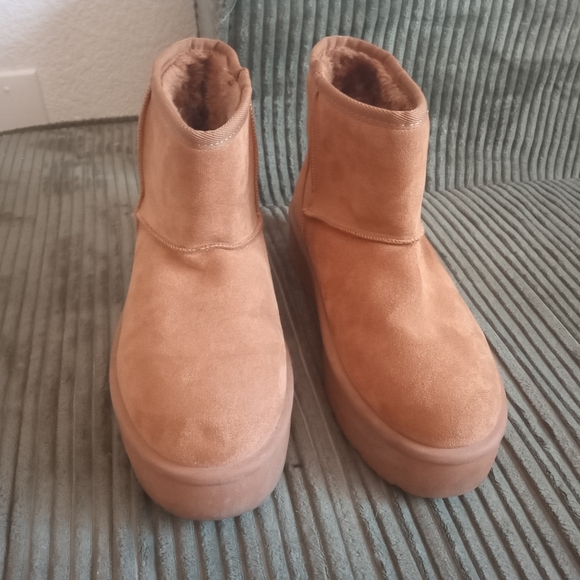 SHEIN Tan Ankle Boots - Picture 3 of 4